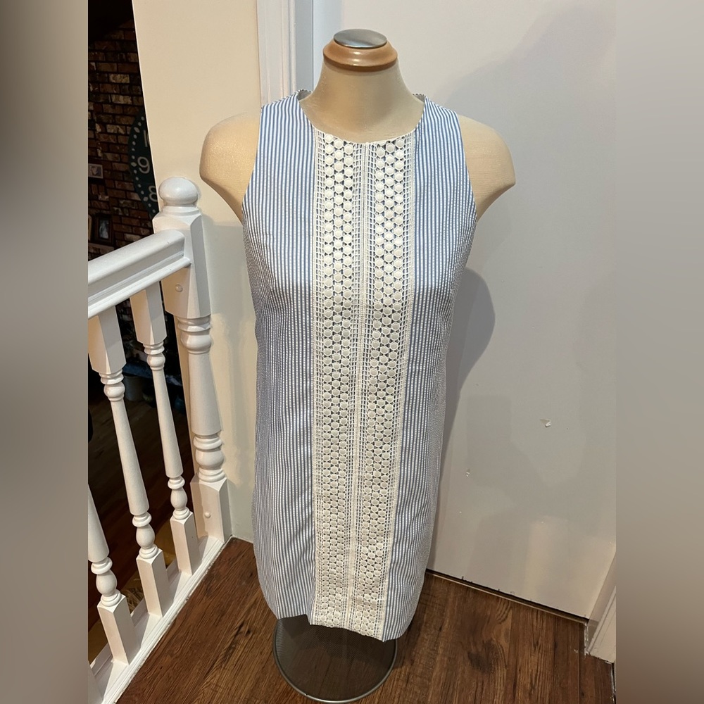 “London Times” Womens Size 6 
Seersucker Dress.
100% Polyester